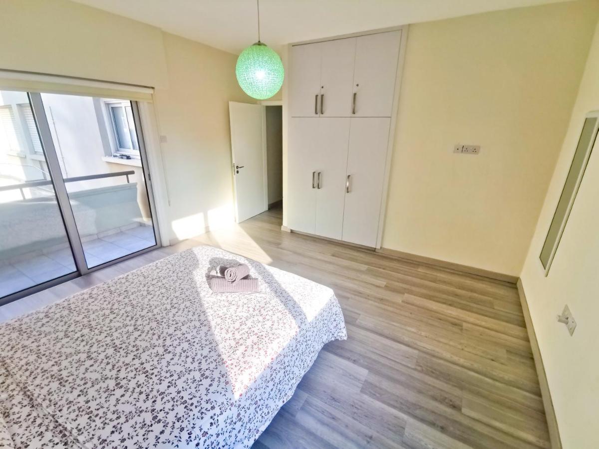 Beach-A-Holic Apartment, 2 Min Distance From Larnaca Marina Exteriér fotografie