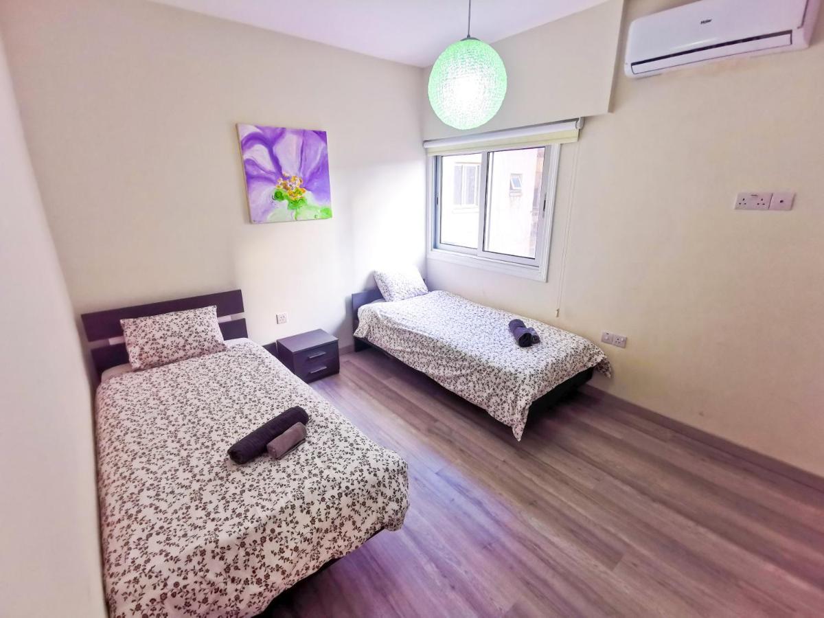 Beach-A-Holic Apartment, 2 Min Distance From Larnaca Marina Exteriér fotografie