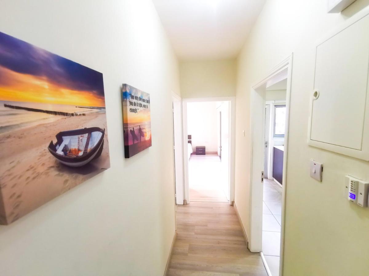 Beach-A-Holic Apartment, 2 Min Distance From Larnaca Marina Exteriér fotografie