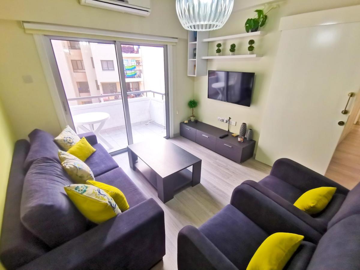Beach-A-Holic Apartment, 2 Min Distance From Larnaca Marina Exteriér fotografie